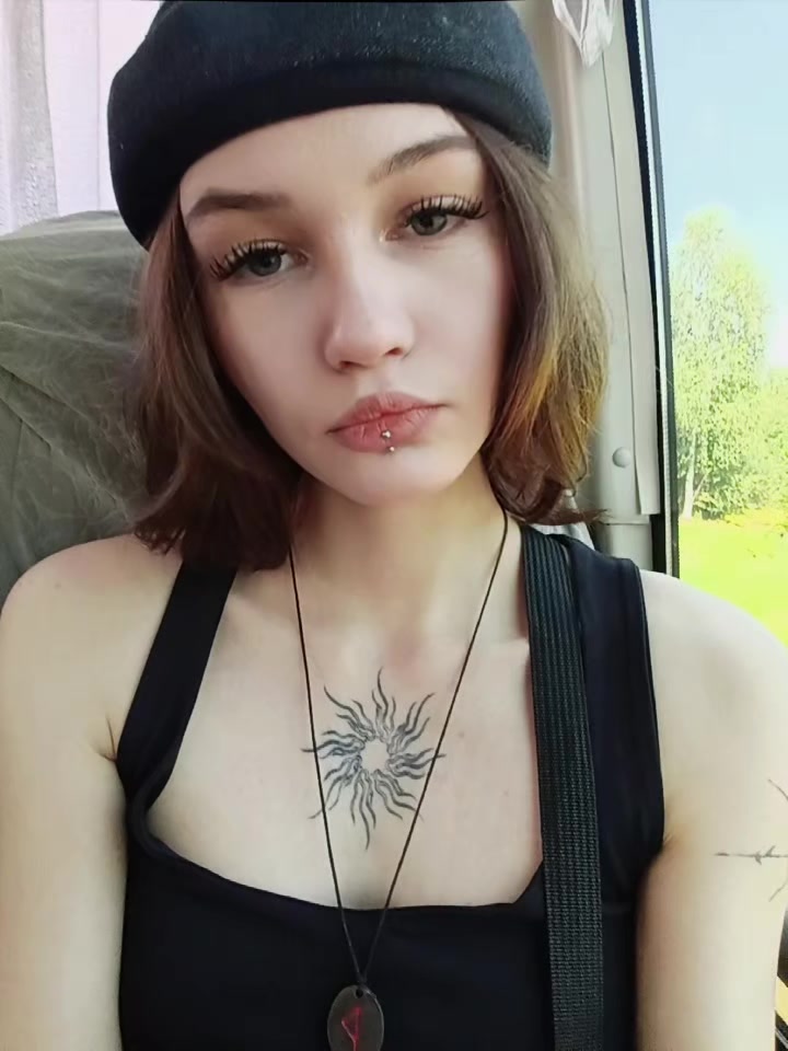 @awwwelie