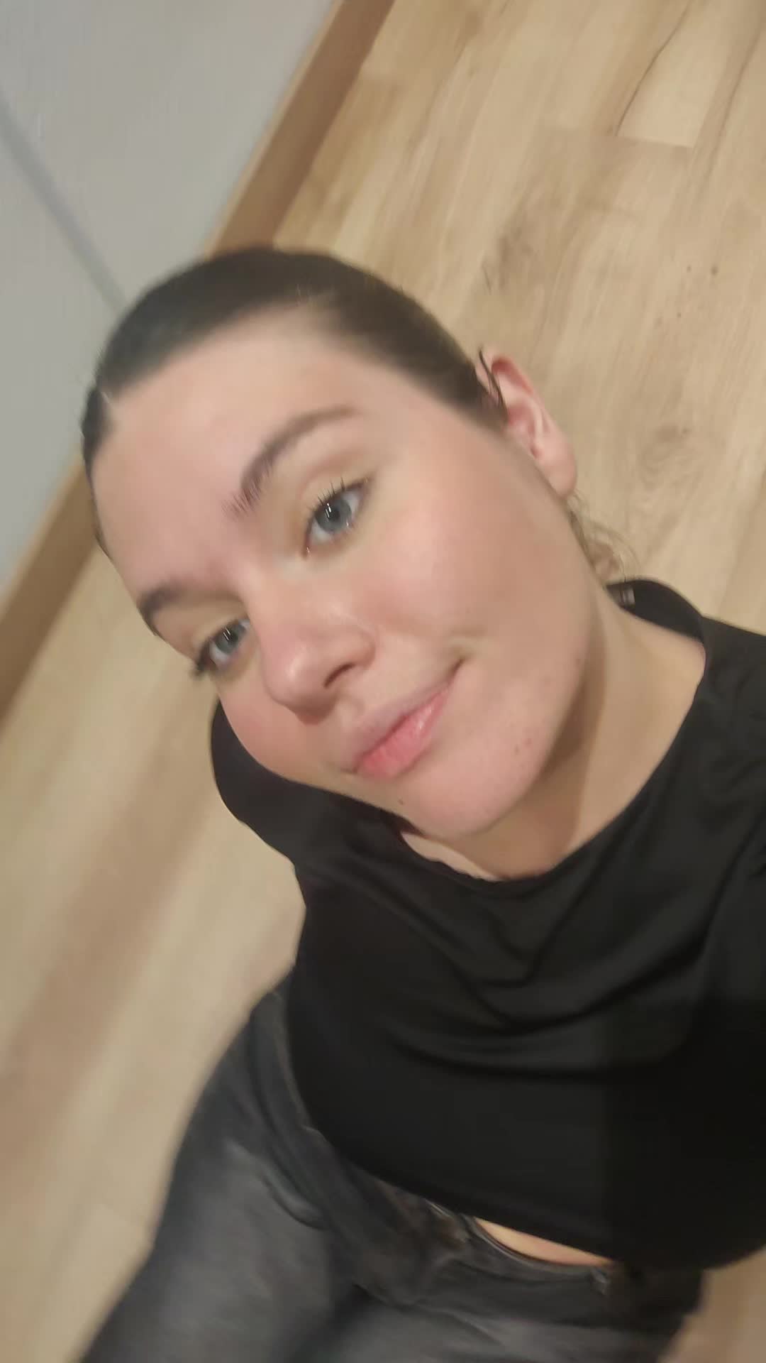 @joneenjamio_