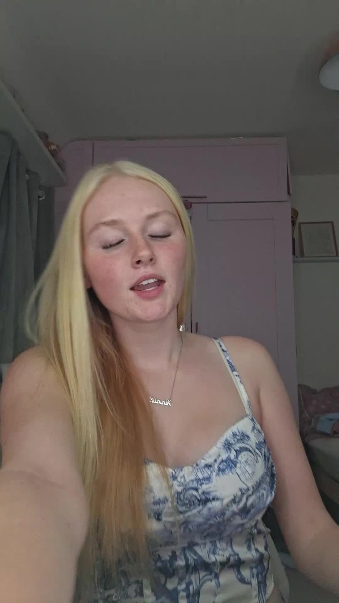 @AnnieLee