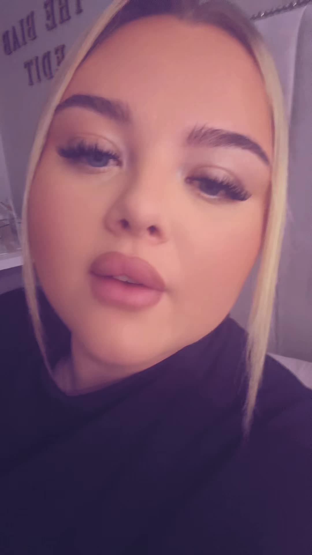 @M O L L S