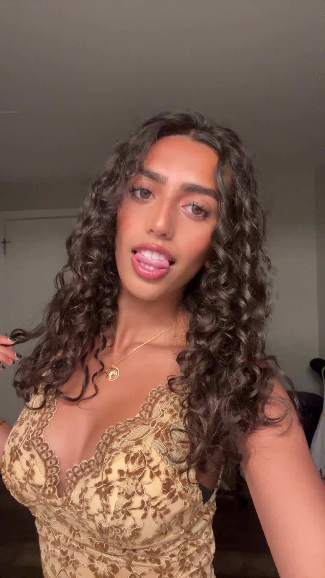 @anya