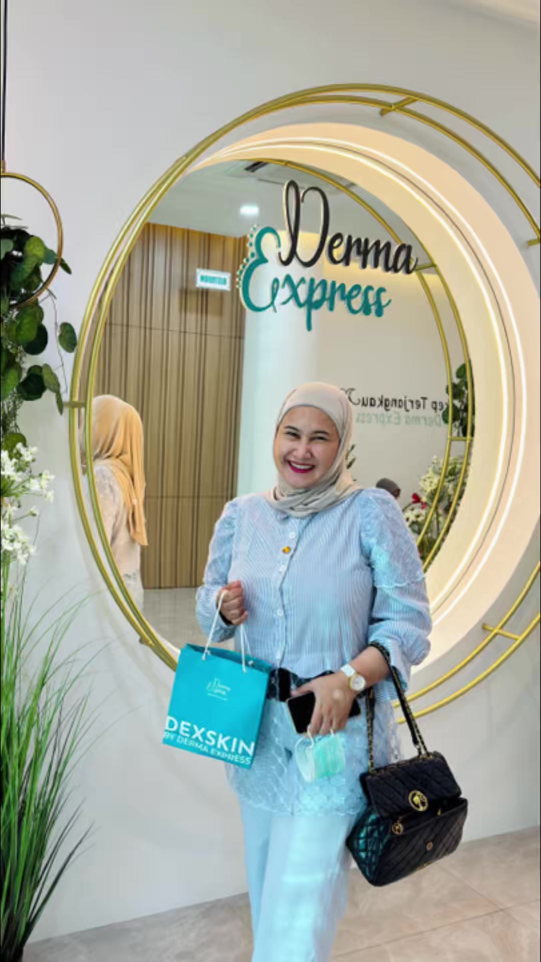 @Mama Akbar Alicia
