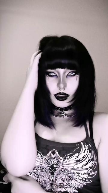@Emmz 🦇