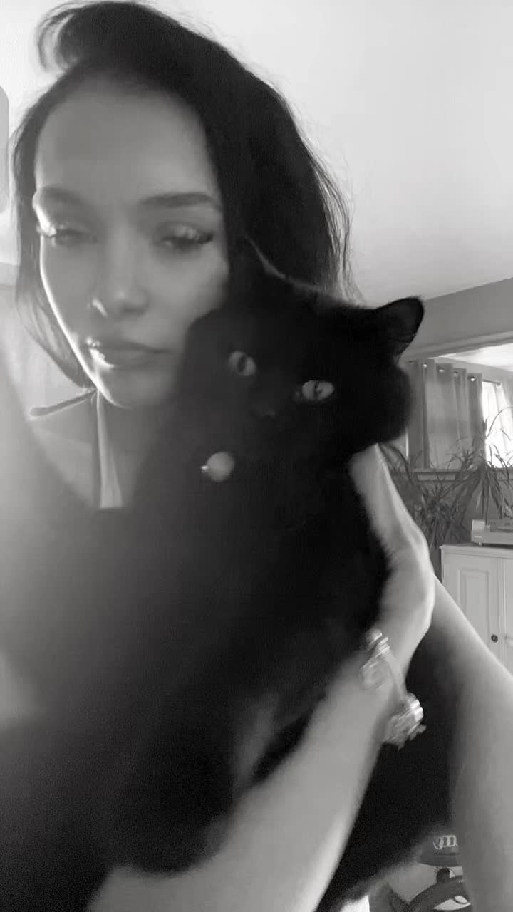 @ℭ𝔥𝔞𝔯𝔦𝔰✭🐈&zwj;⬛