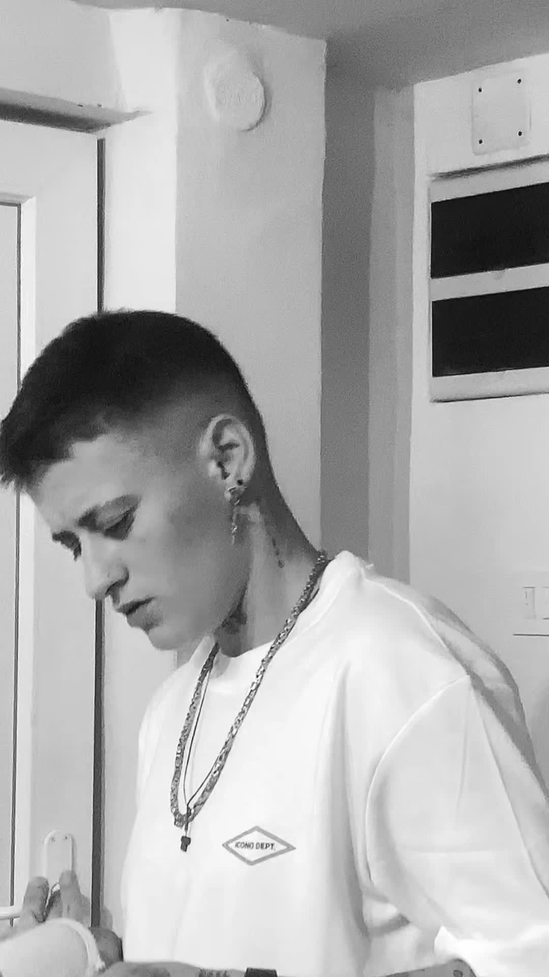 @Čombe 💫