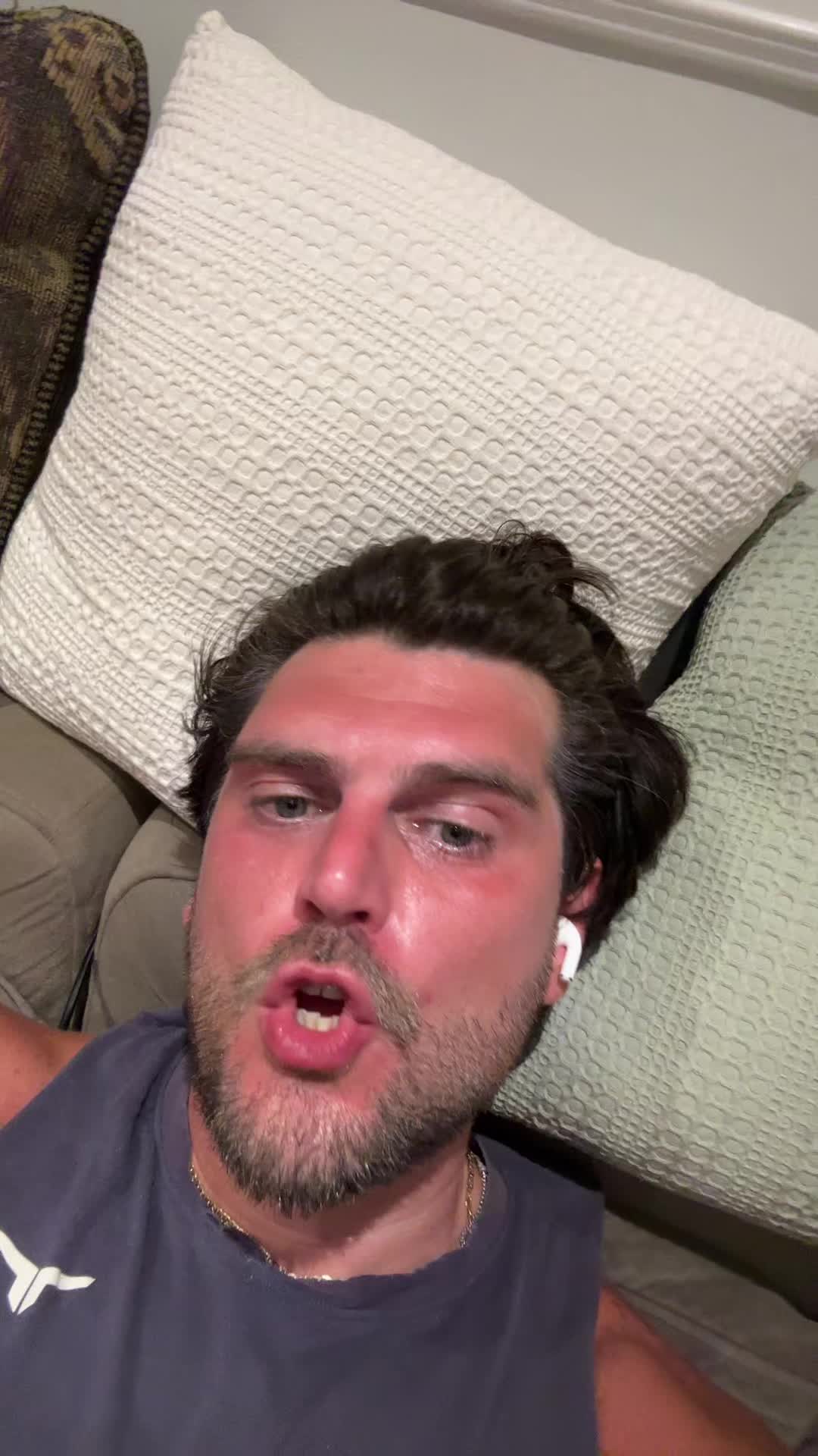 @toniloolie
