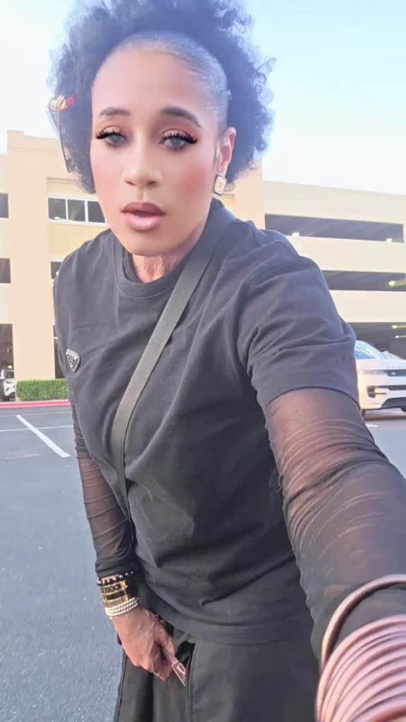 @Demi