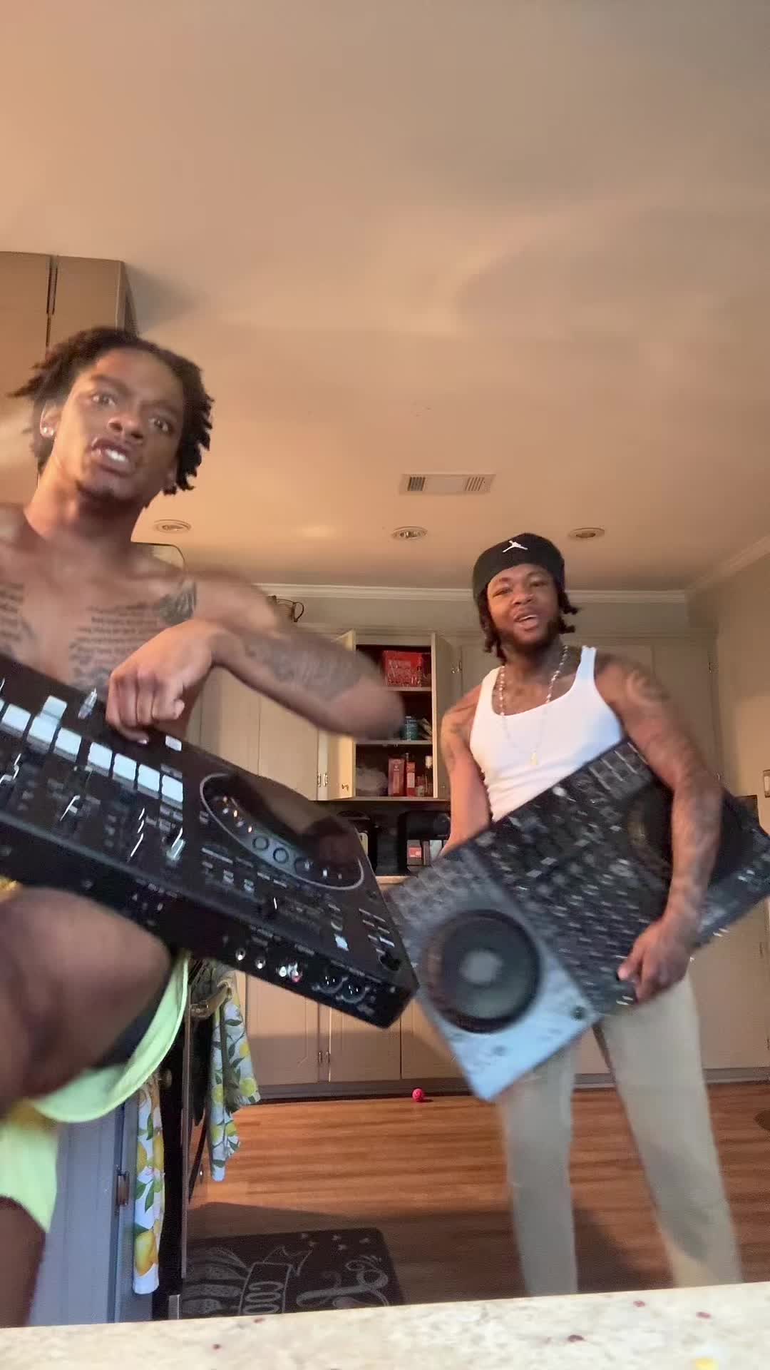 @Djrari9