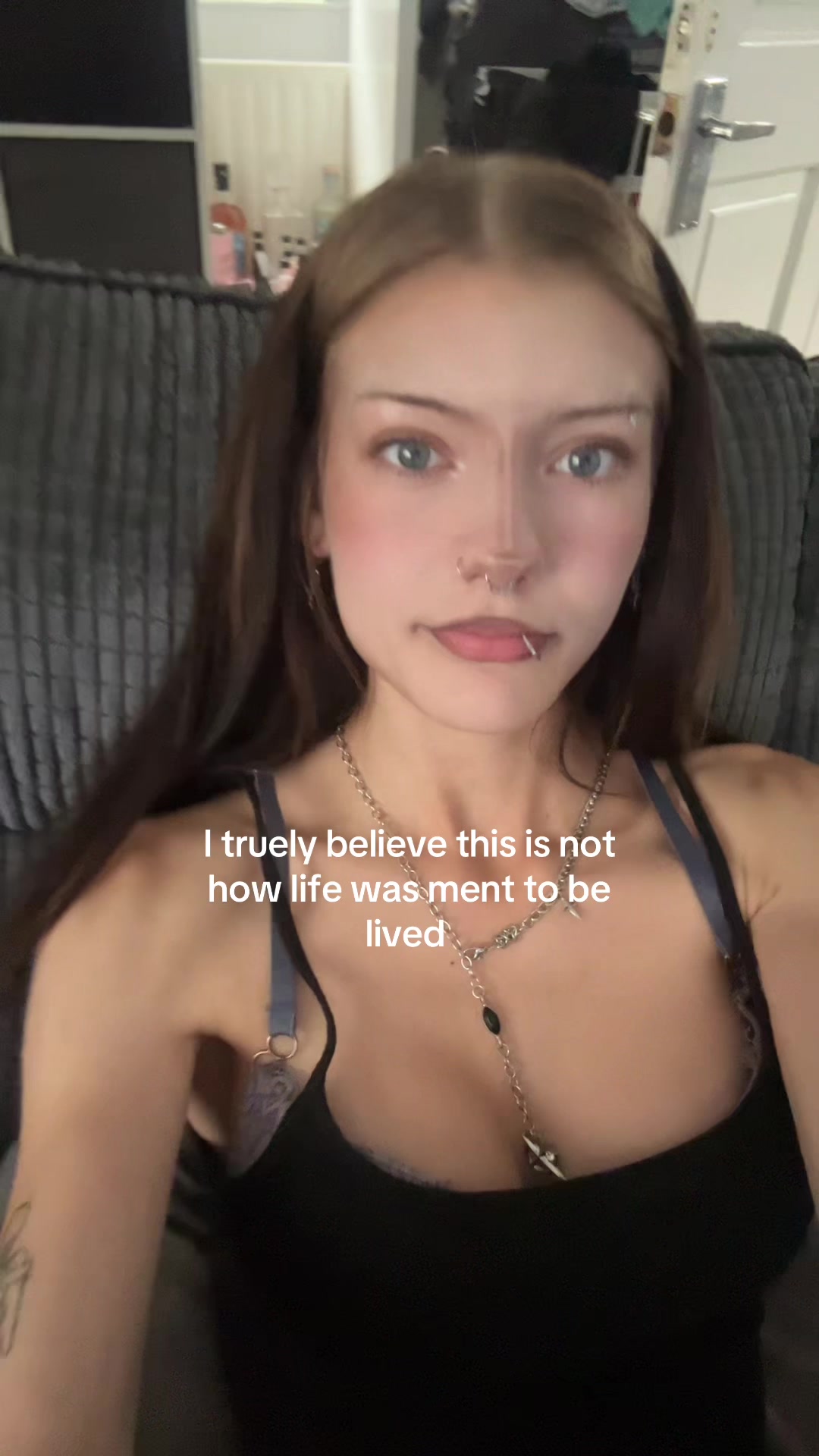 @LJ 🖤🧟&zwj;♀️🥀
