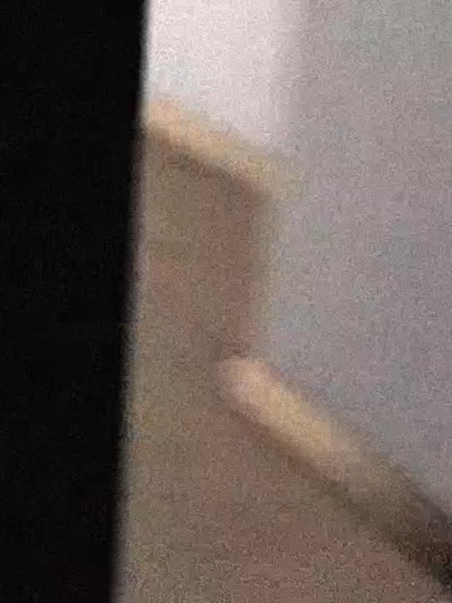 @￴