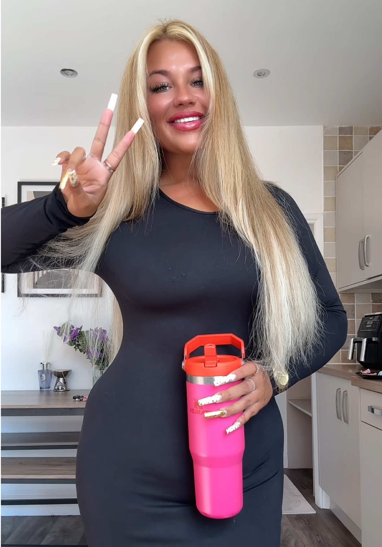 @SheGlowsByNicole
