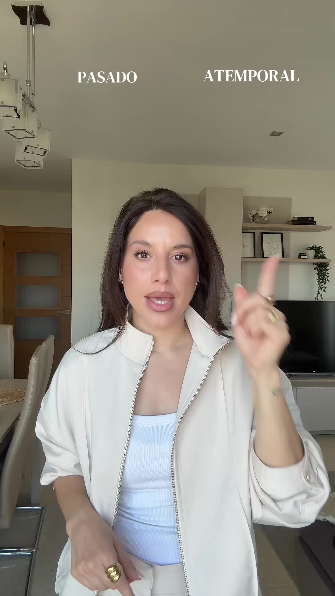 @laura_delapenya