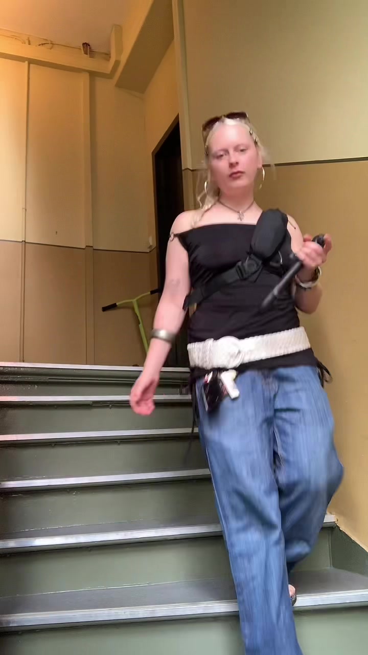 @👣