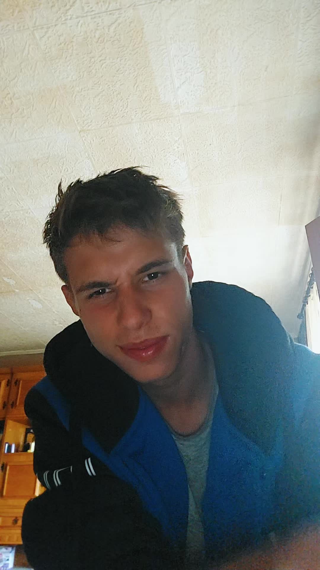 @Kriszti&aacute;n😊👋