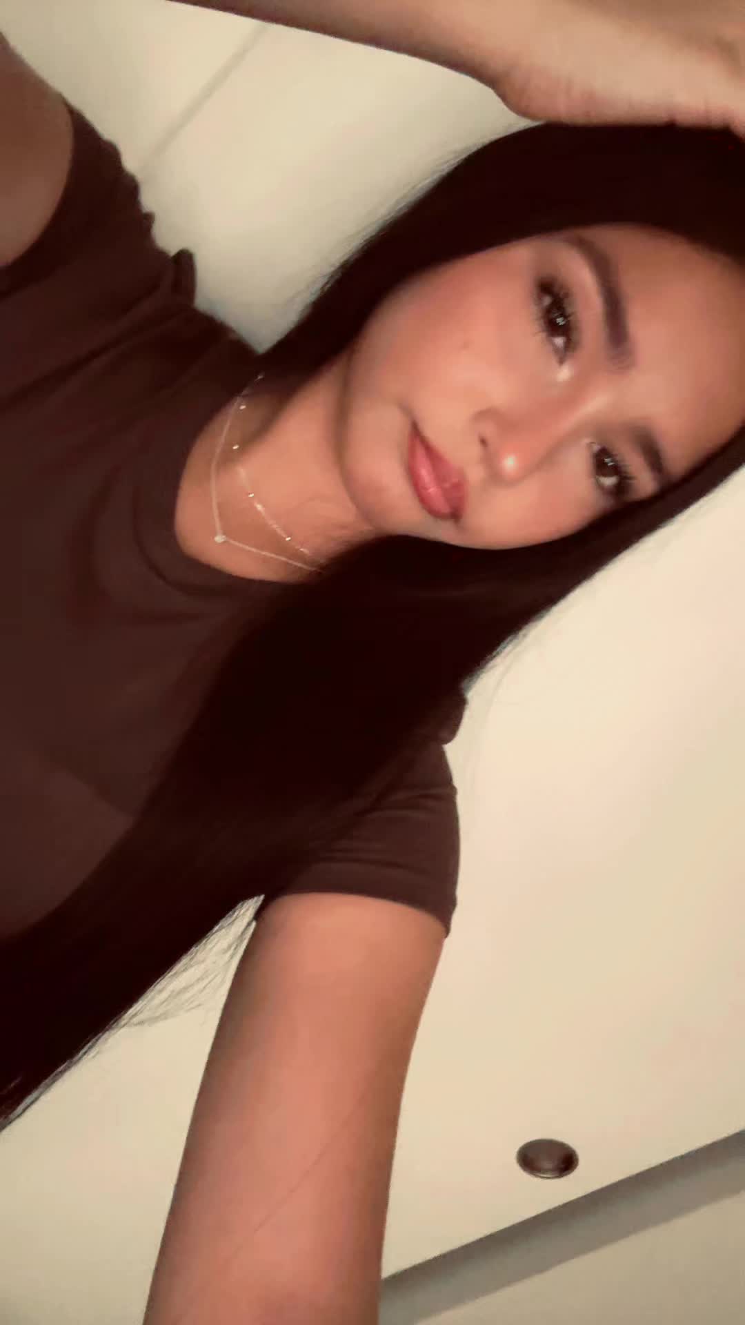 @𝒱𝒶𝓁ℯ☘️