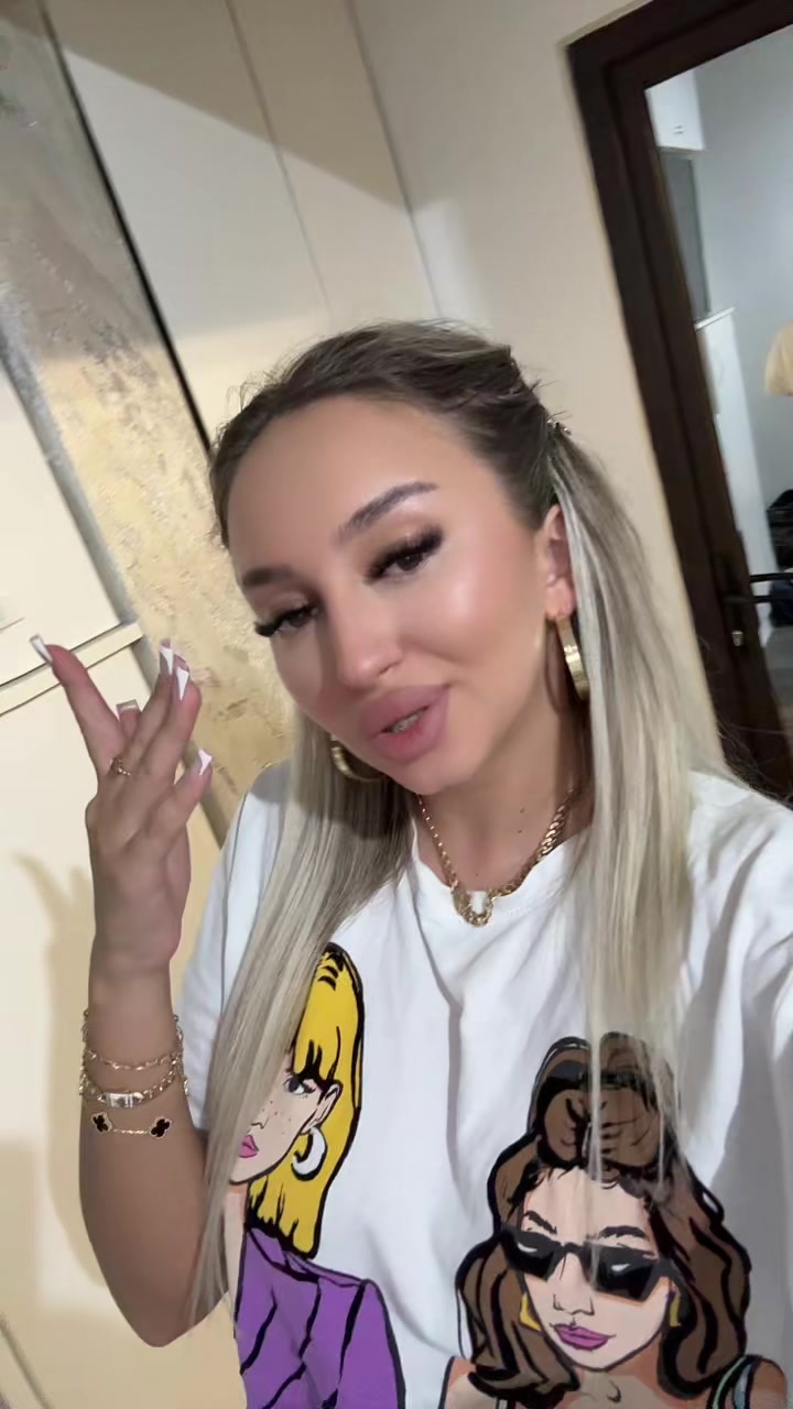 @Elennny