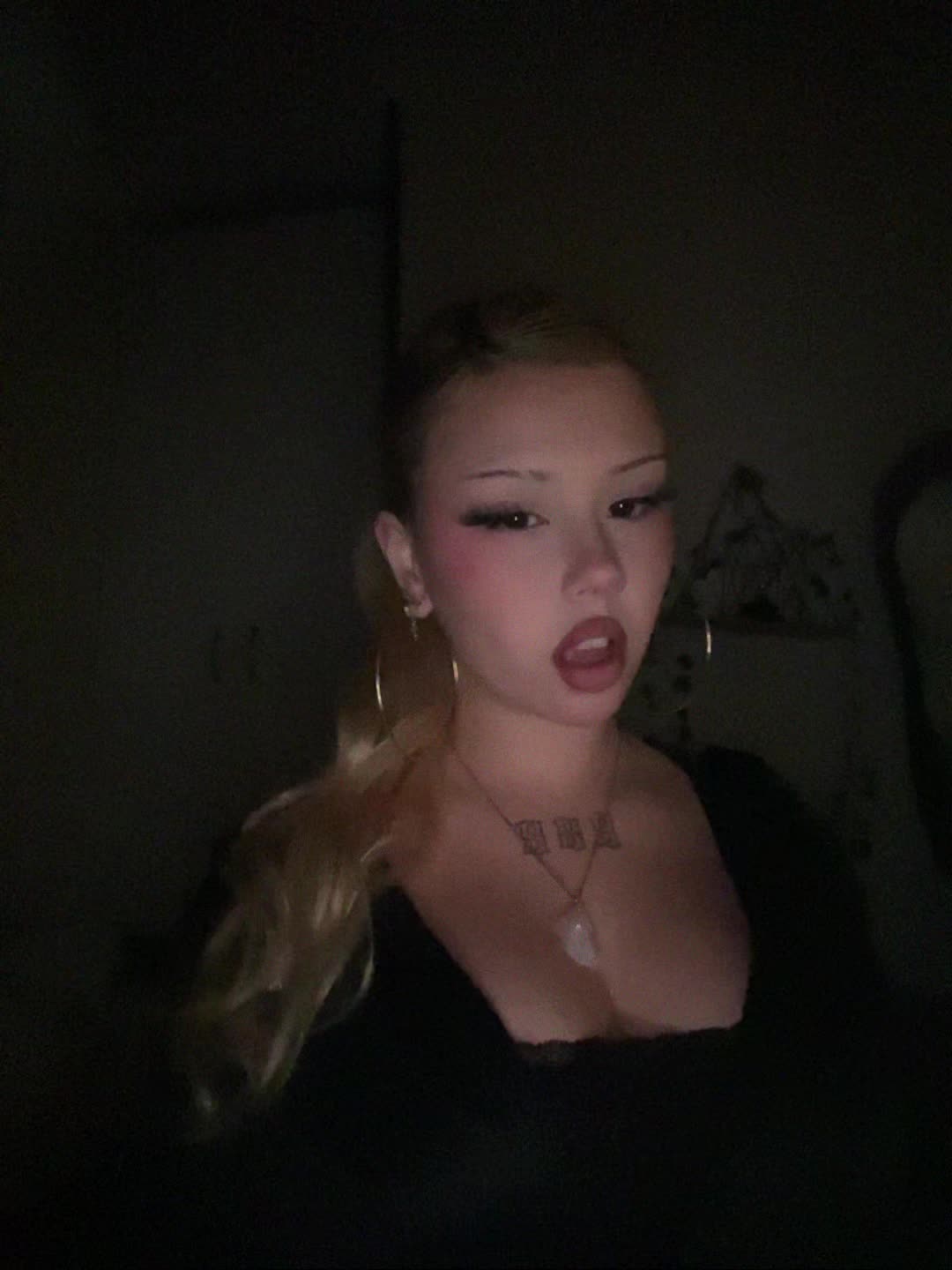 @888