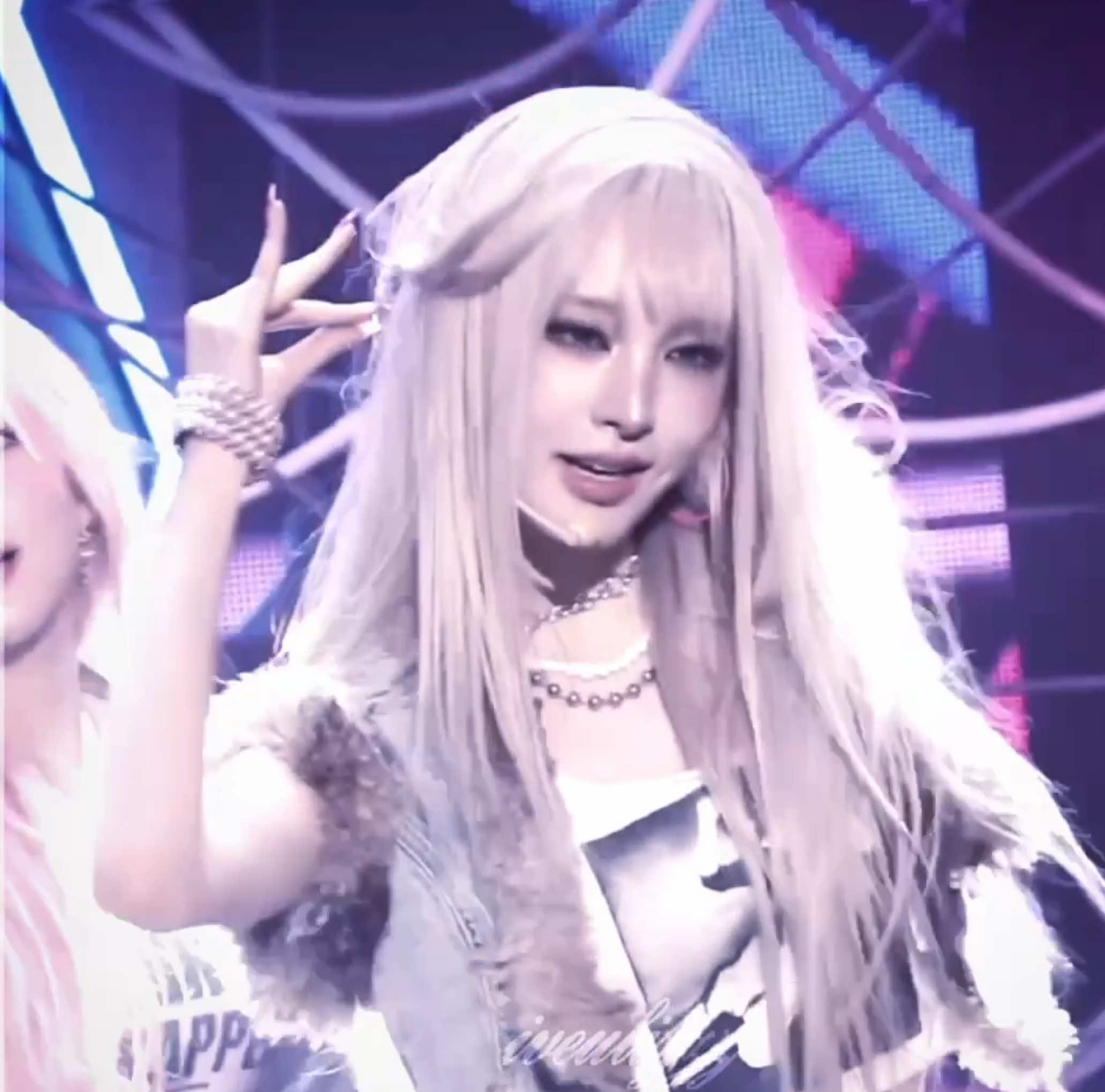 @vivi ❆。⋆❧