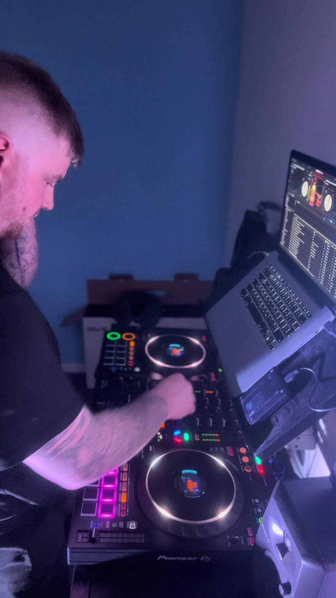 @Dj Robbo