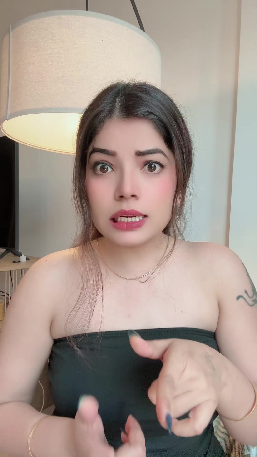 @Ayesha 🇮🇳🇨🇦