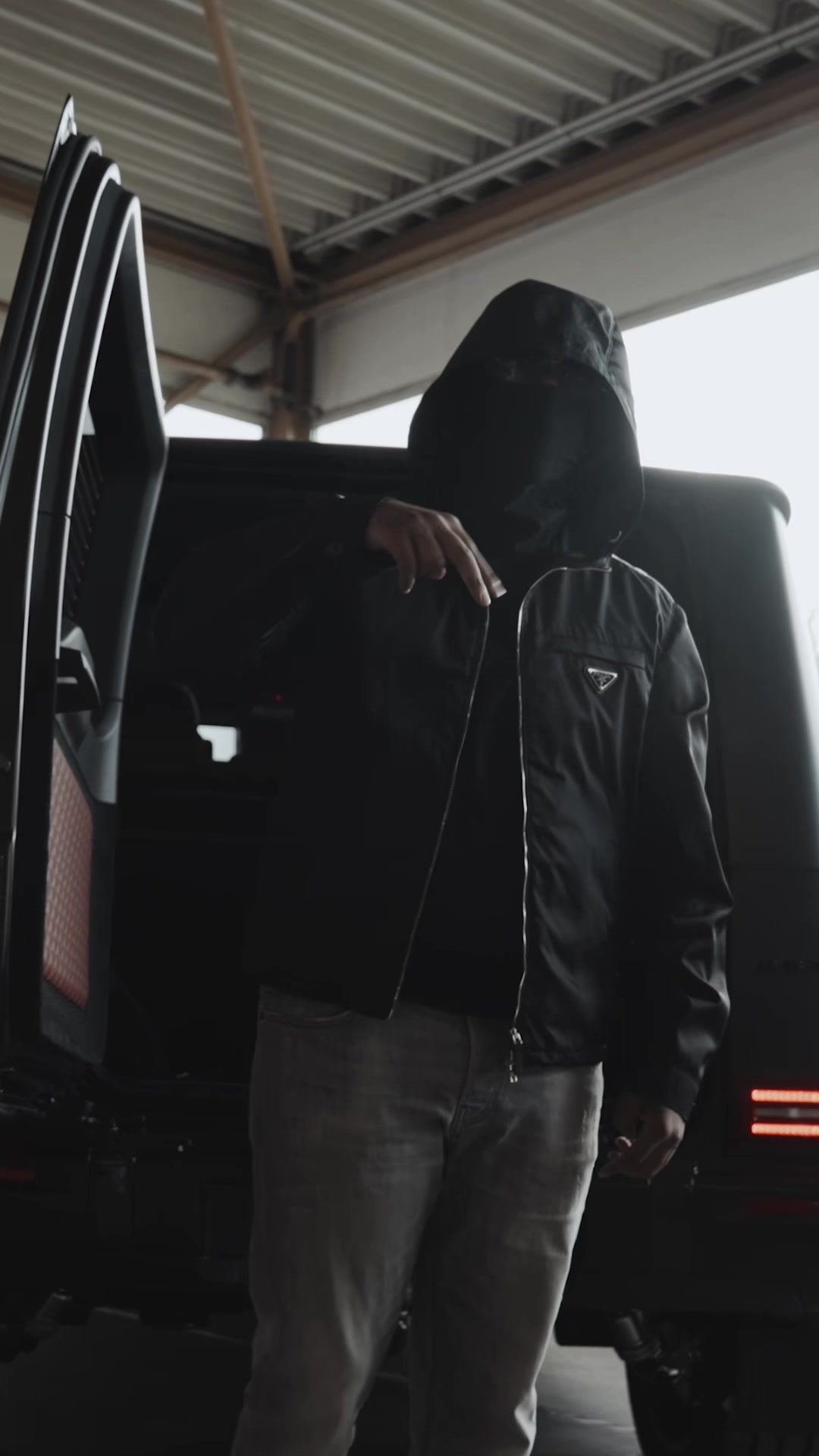 @HoodBlaq