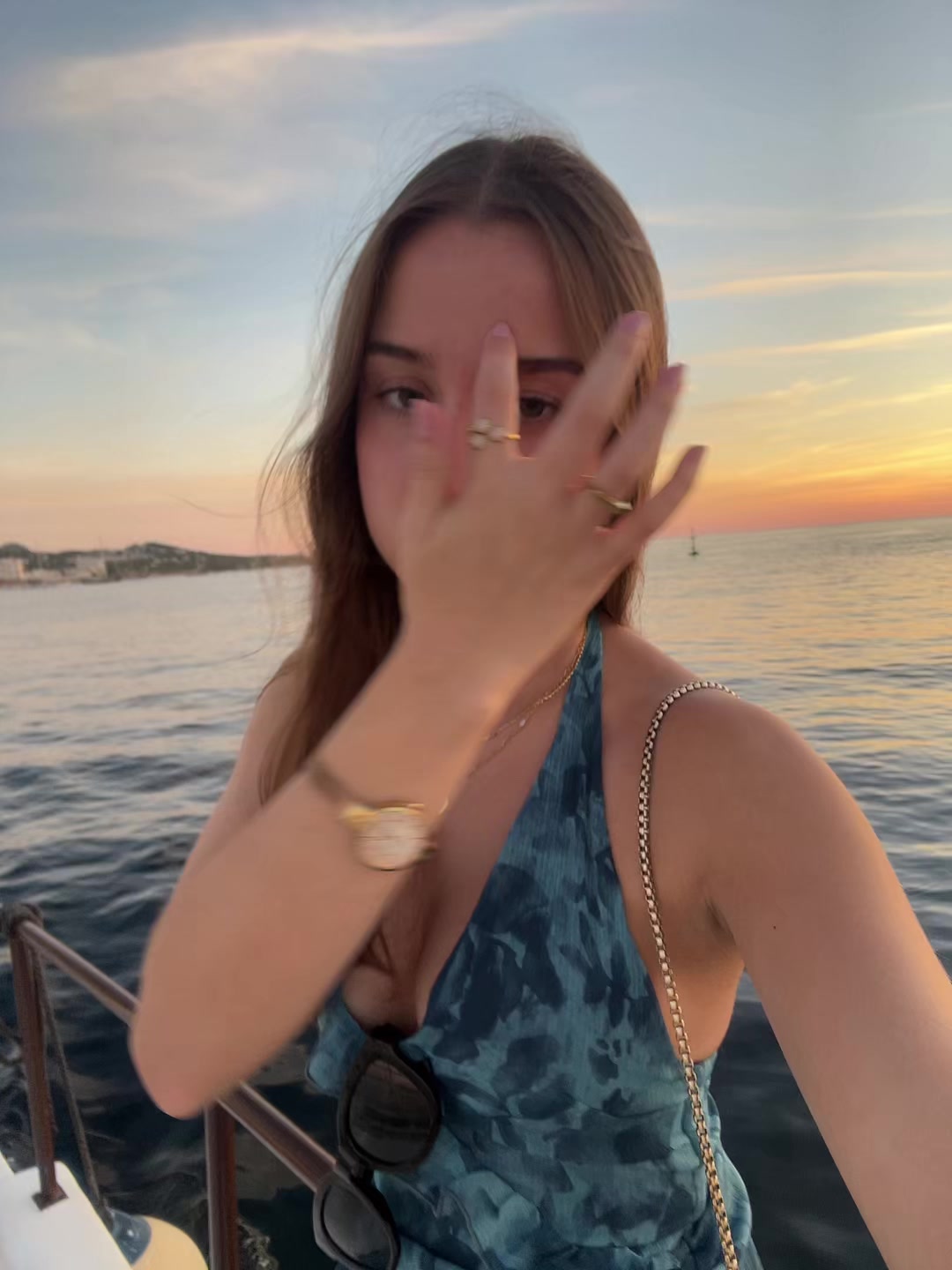 @𝐀𝐧𝐧𝐚🥀