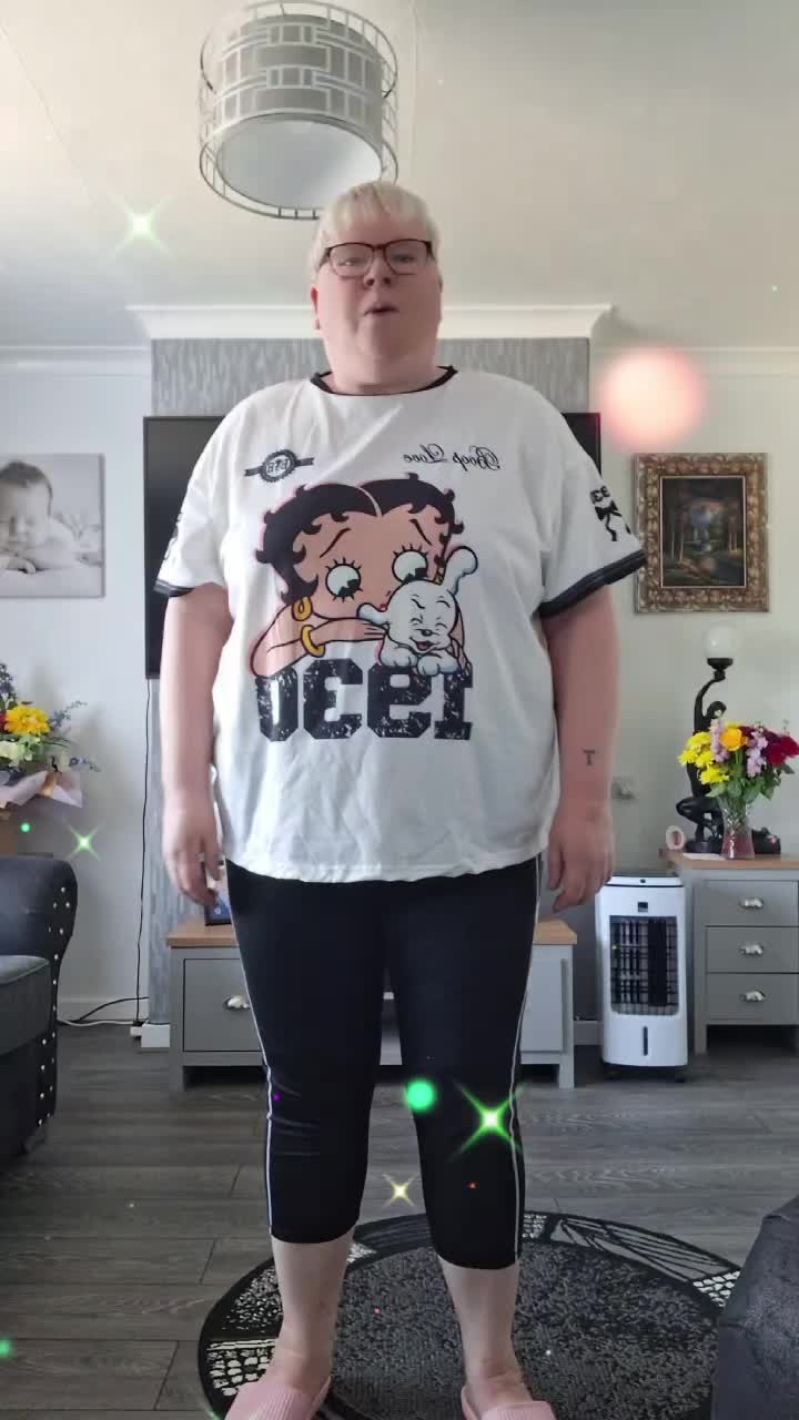 @Itsmedeedee