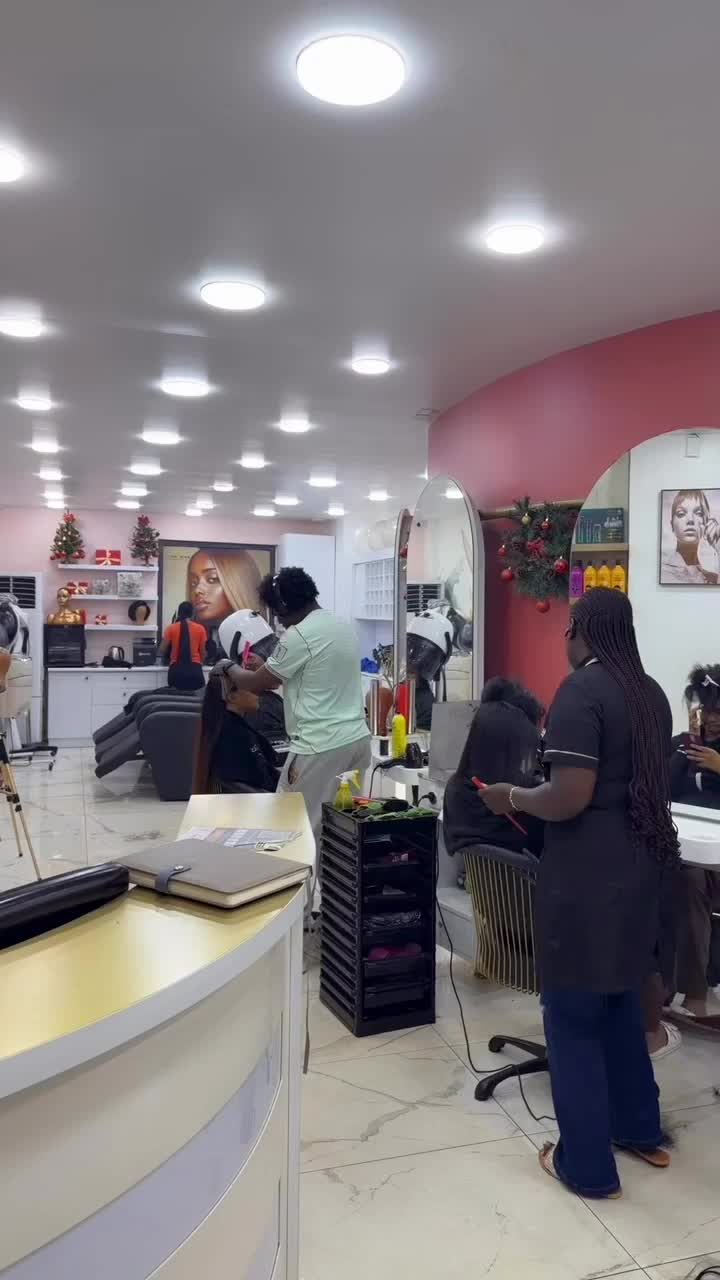 @SALON CASANOVA🇬🇳