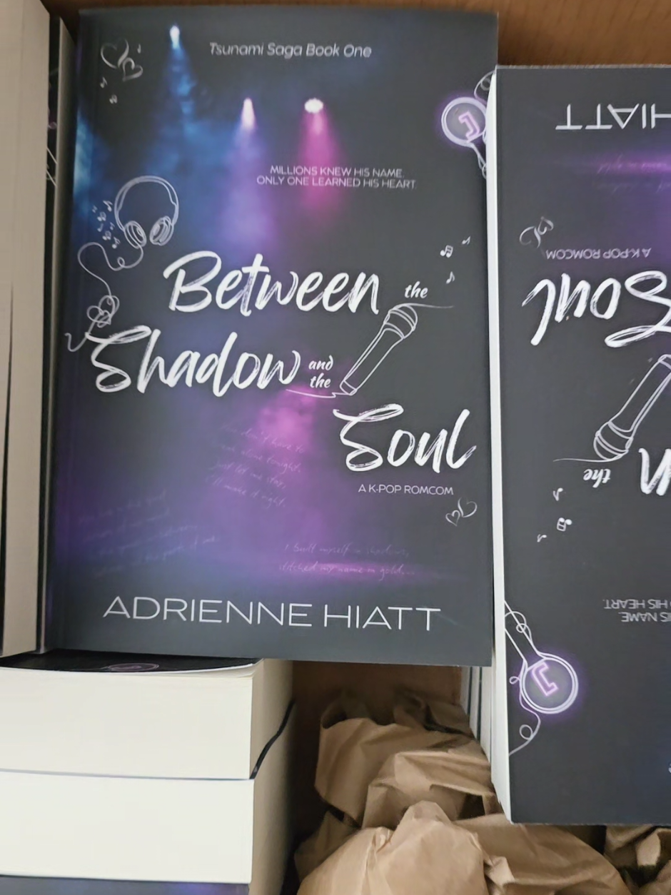 @📚Adrienne Hiatt Writes🫧❤️🔥