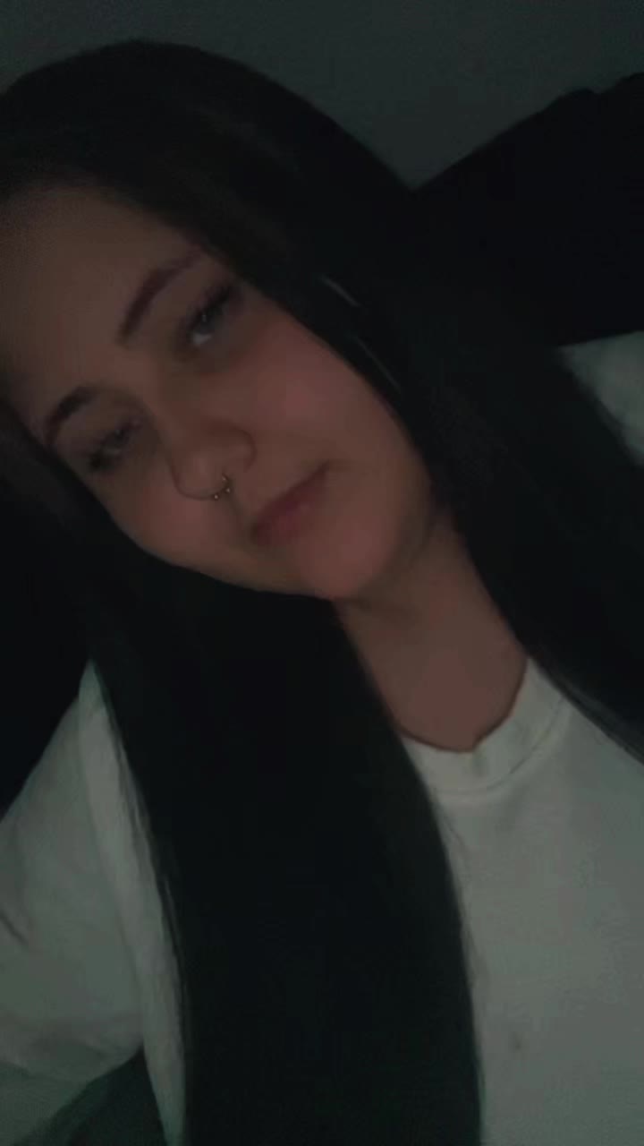 @Lena👻