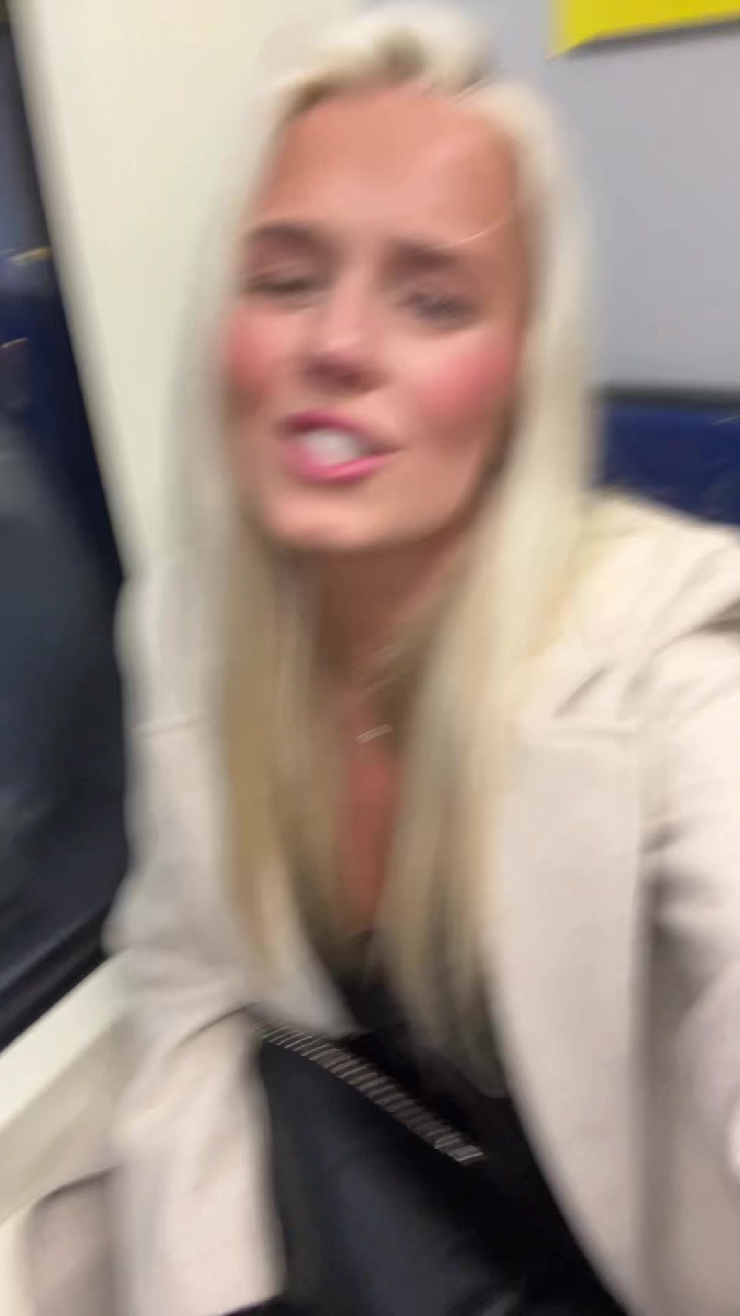 @elladensnellla