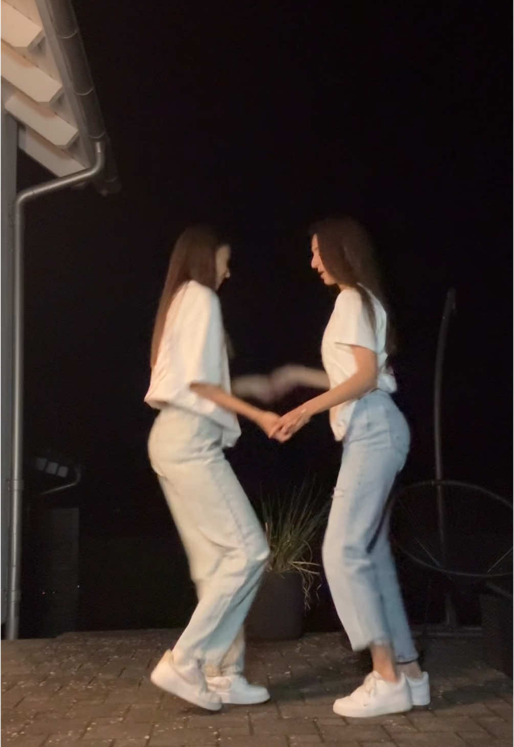 @celonatwins
