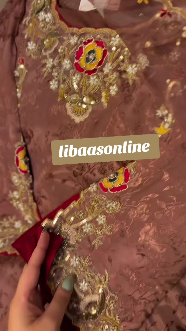 @ਲਿਬਾਸ by ਕੌਰ