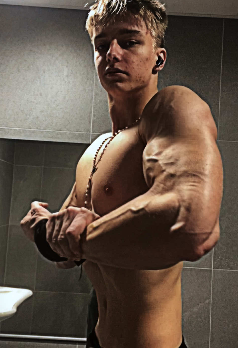 @Sharpnesss_