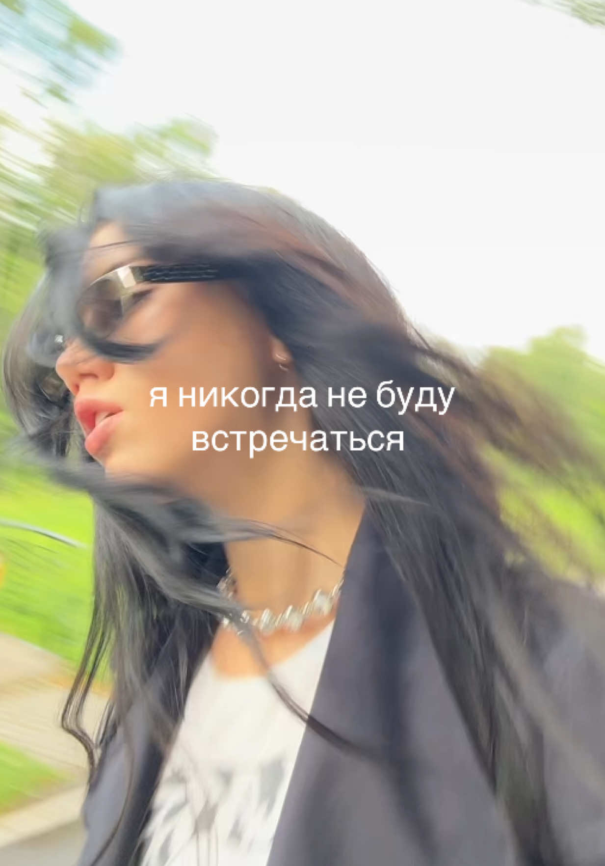 @<4