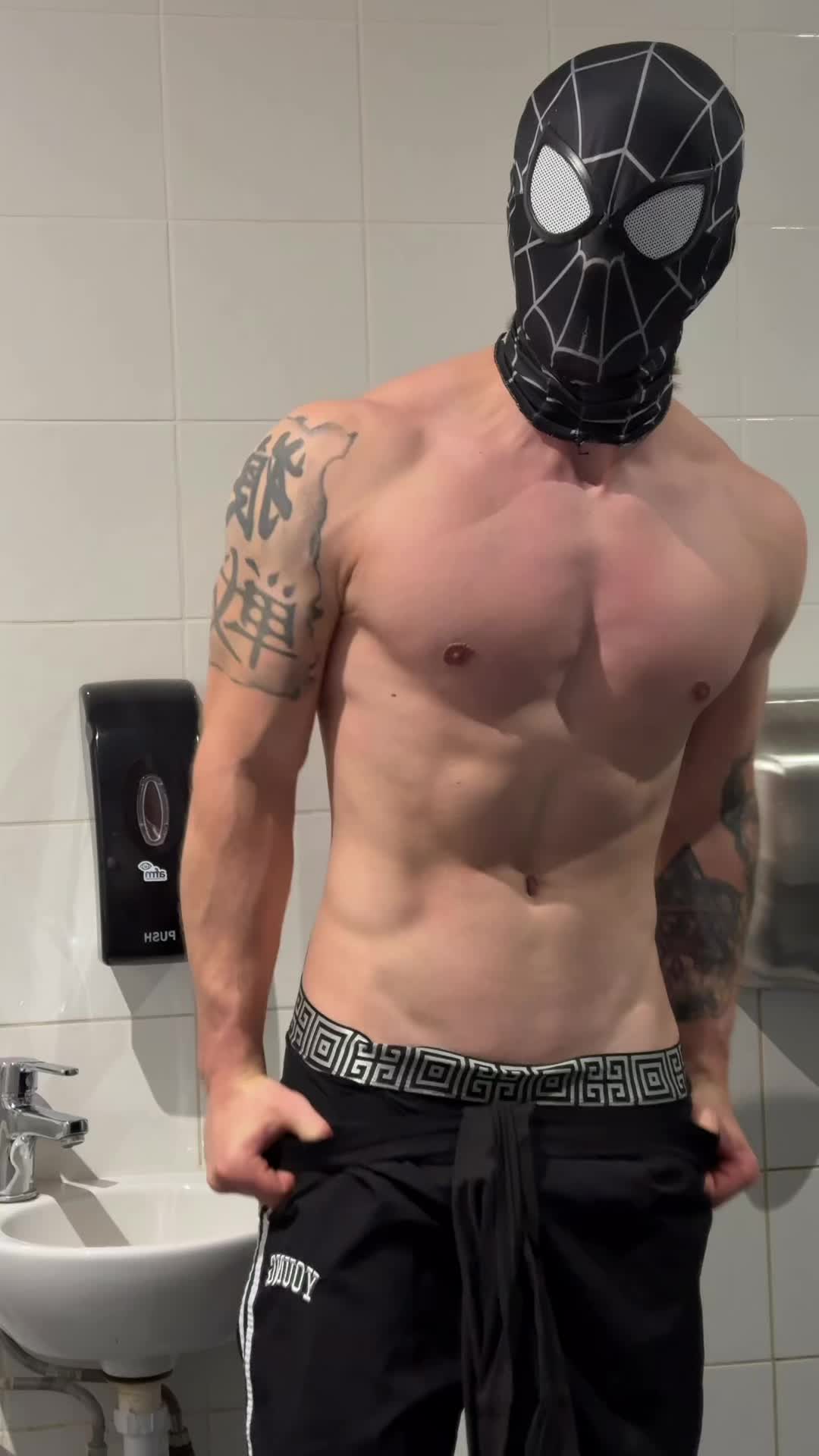 @Angolzi