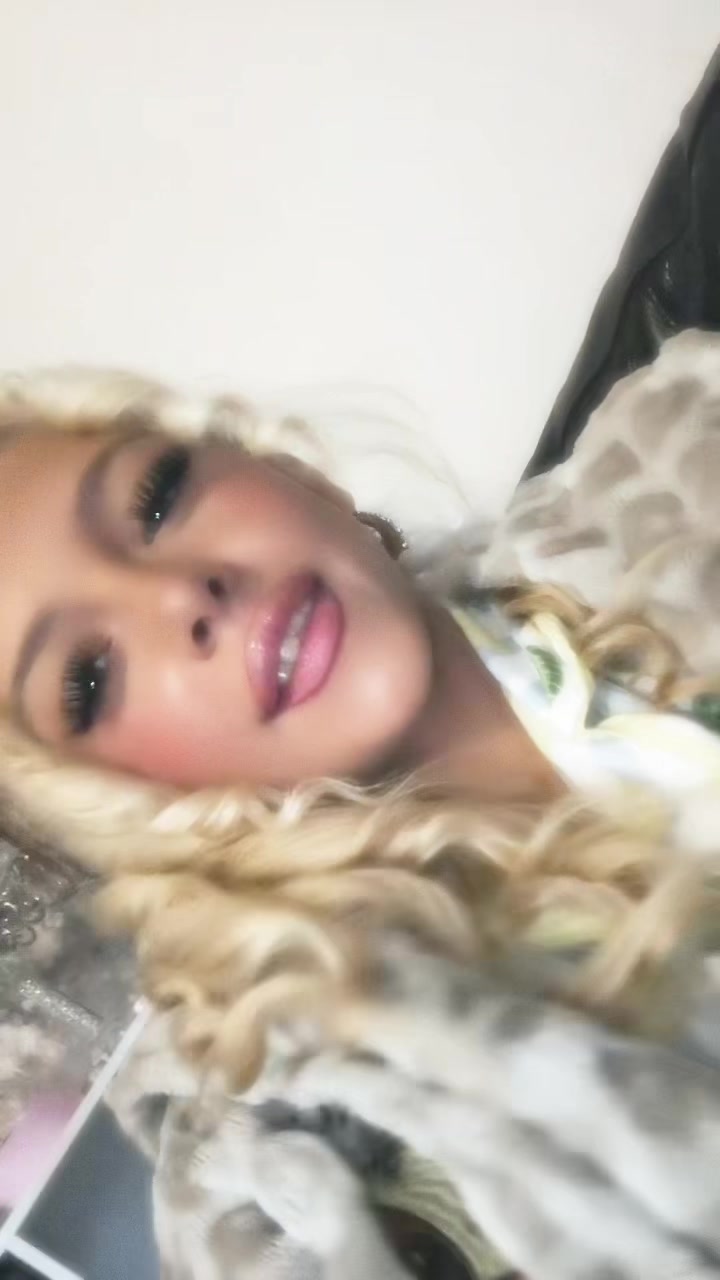 @Demi