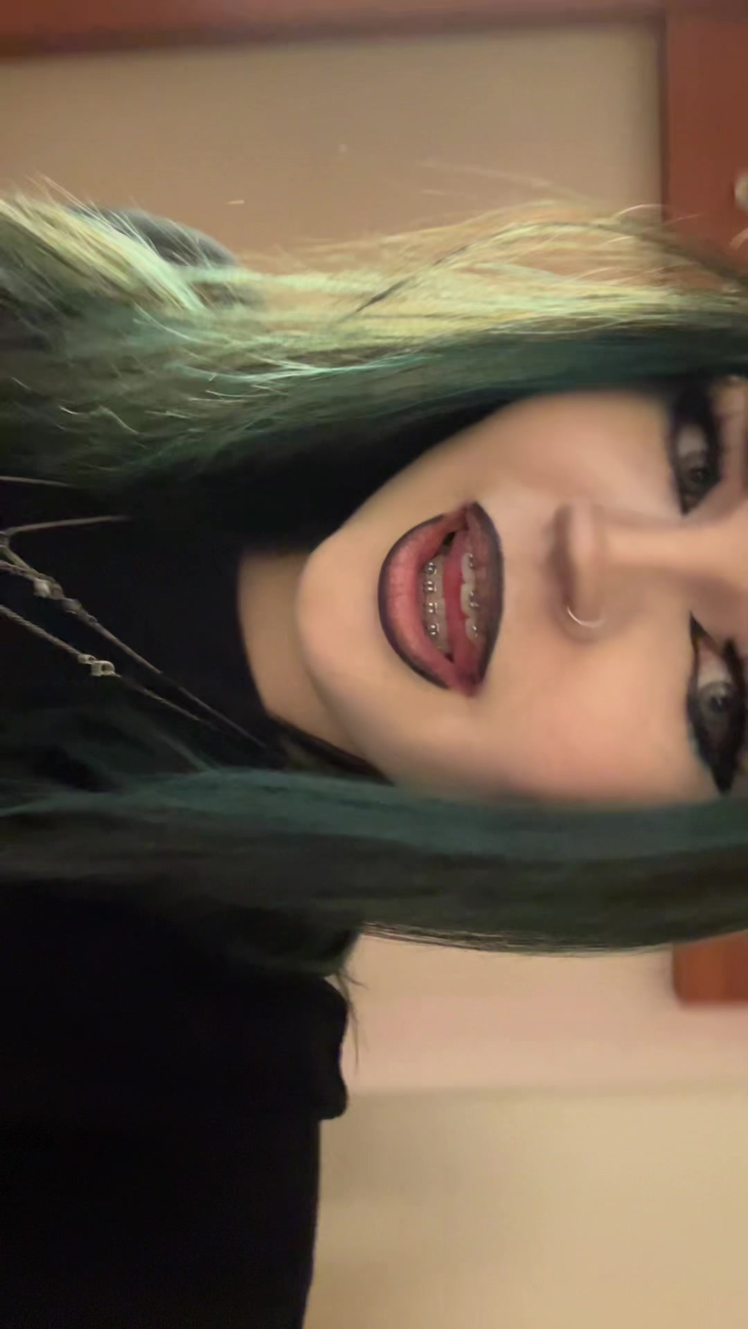 @lara ⊬