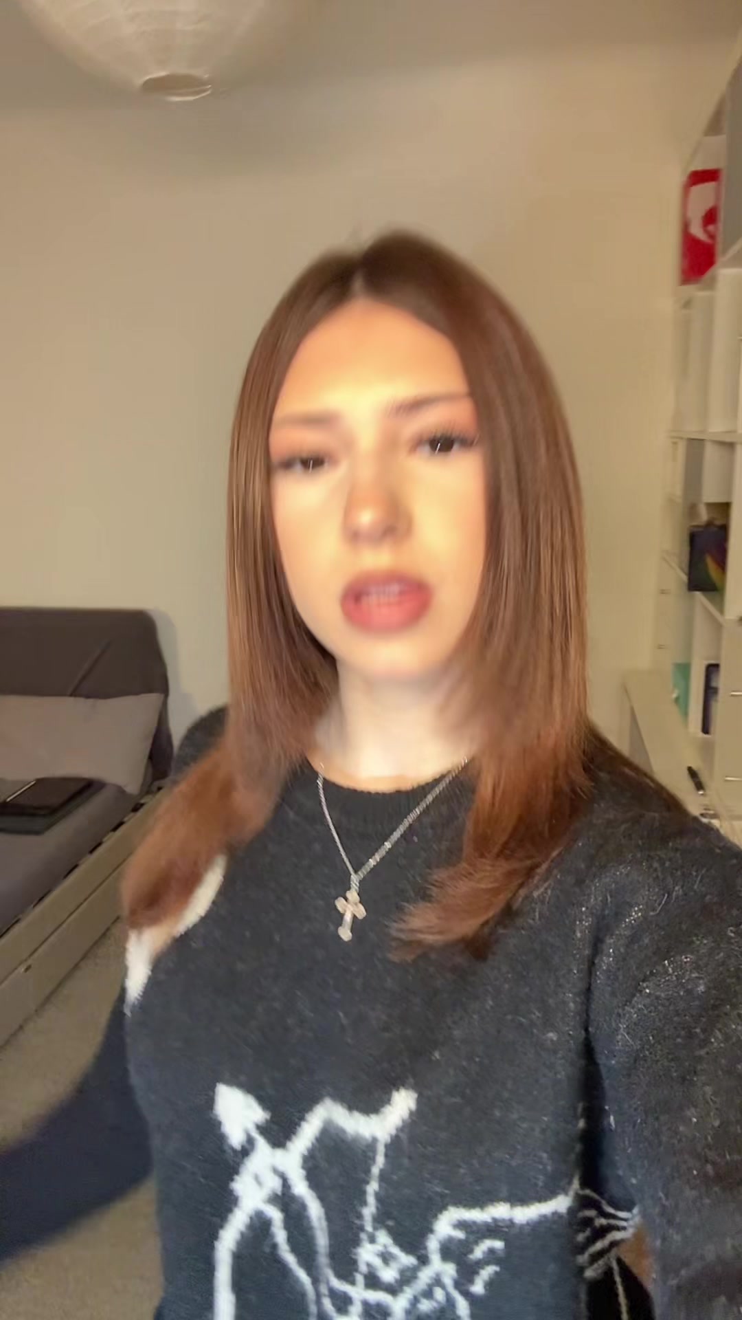 @𝒱.