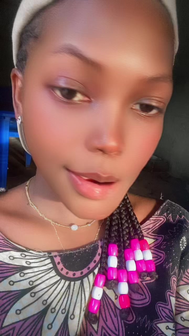 @Little  cherry 🍒🦋🥰🌹