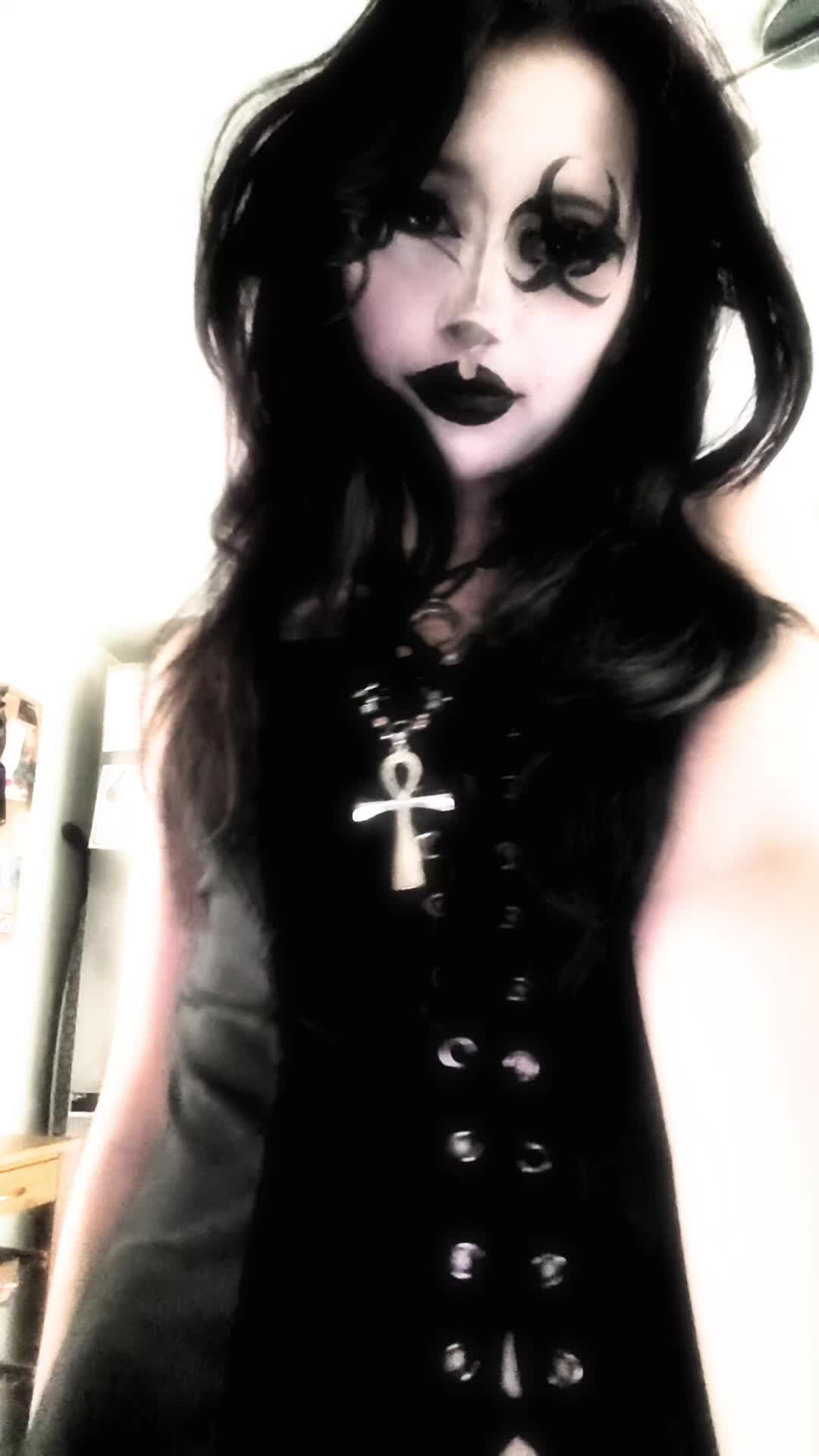 @𝑒𝑧🦇🪦