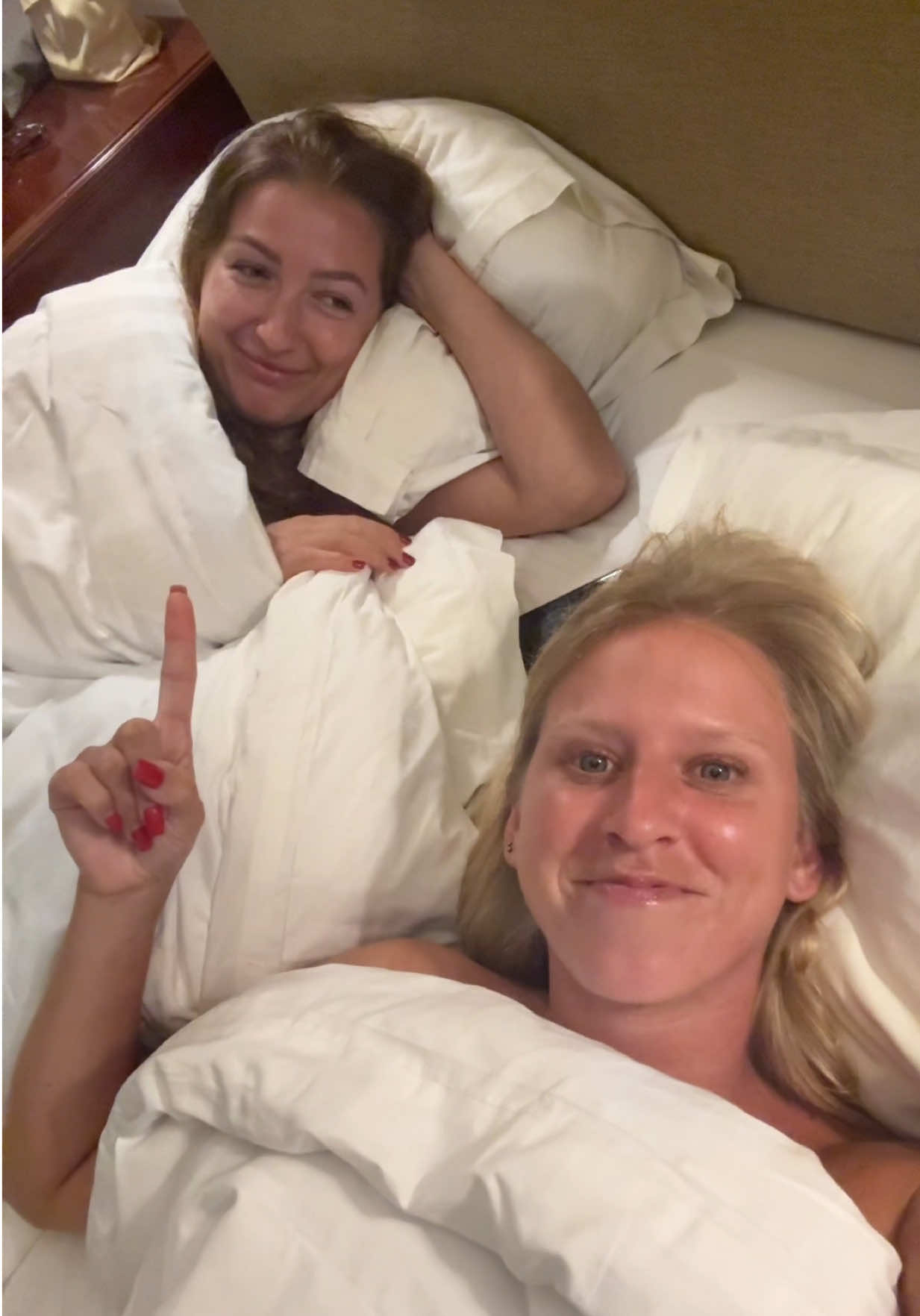 @StewardessLara