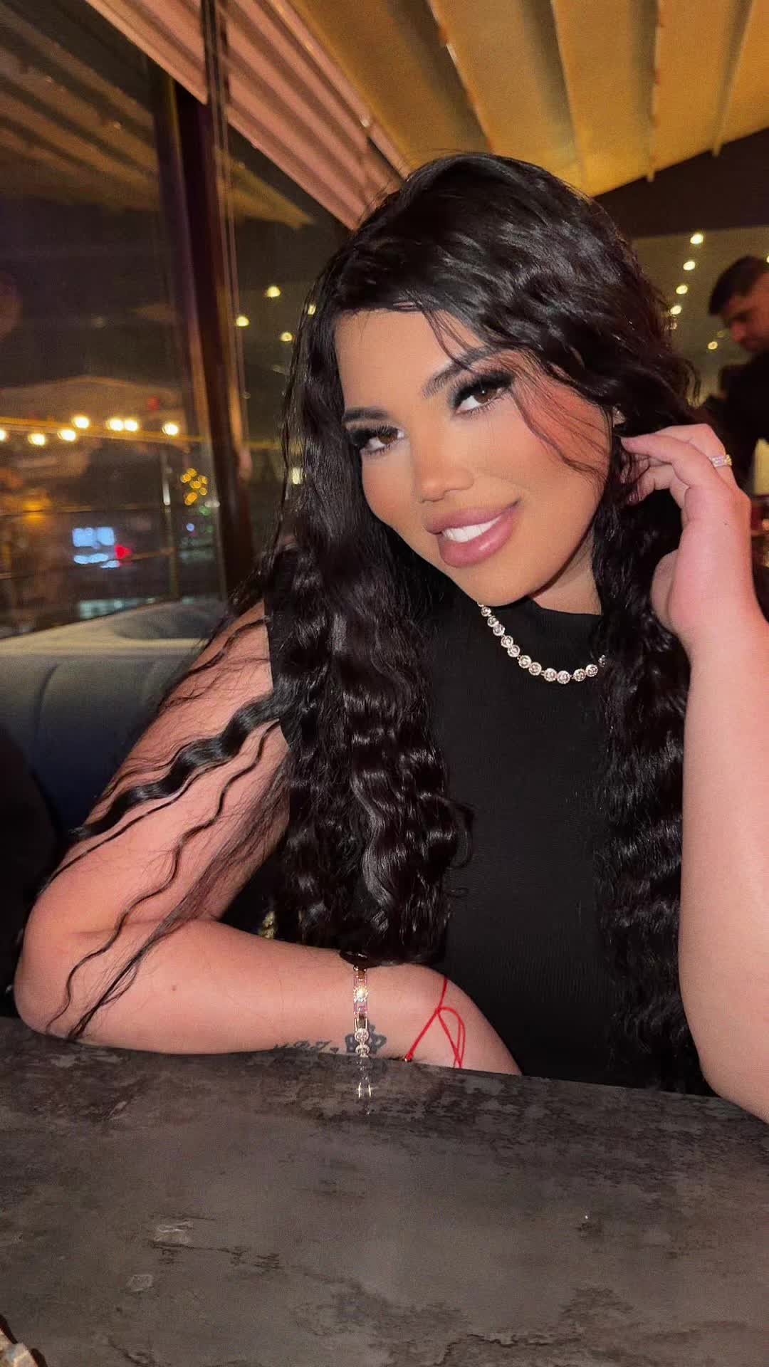 @Monica Valentina