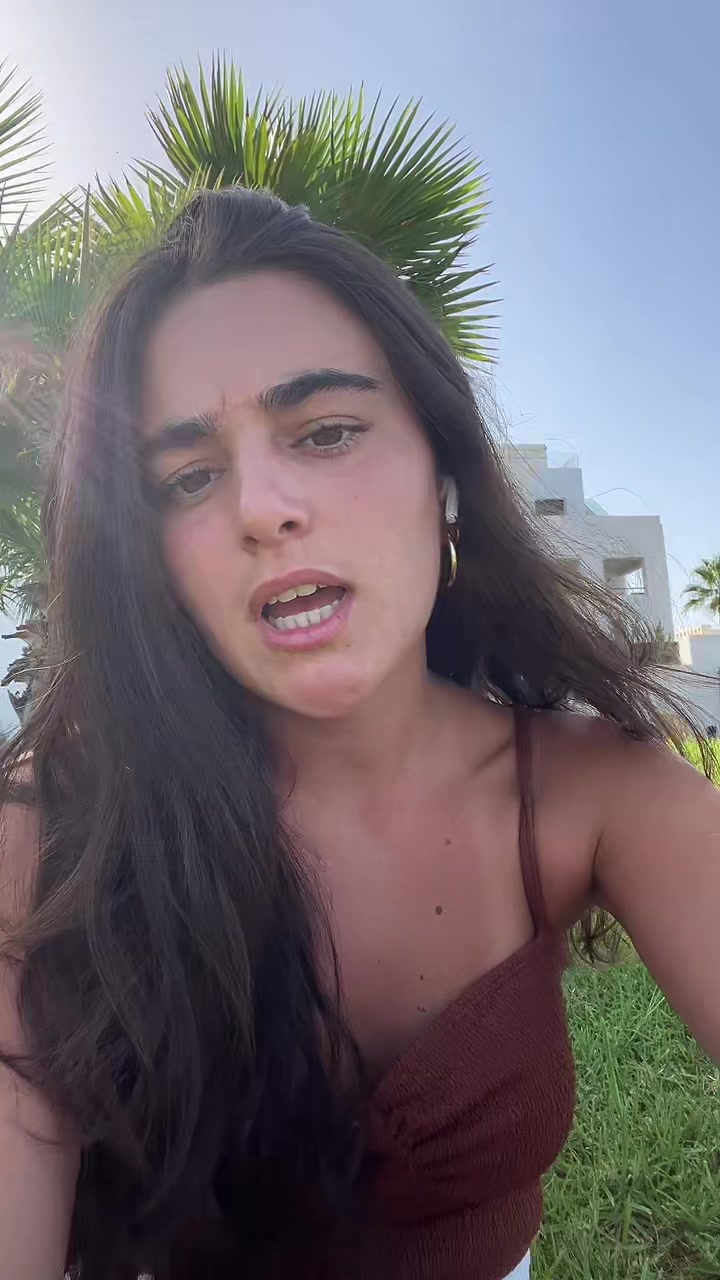 @elenaluugo