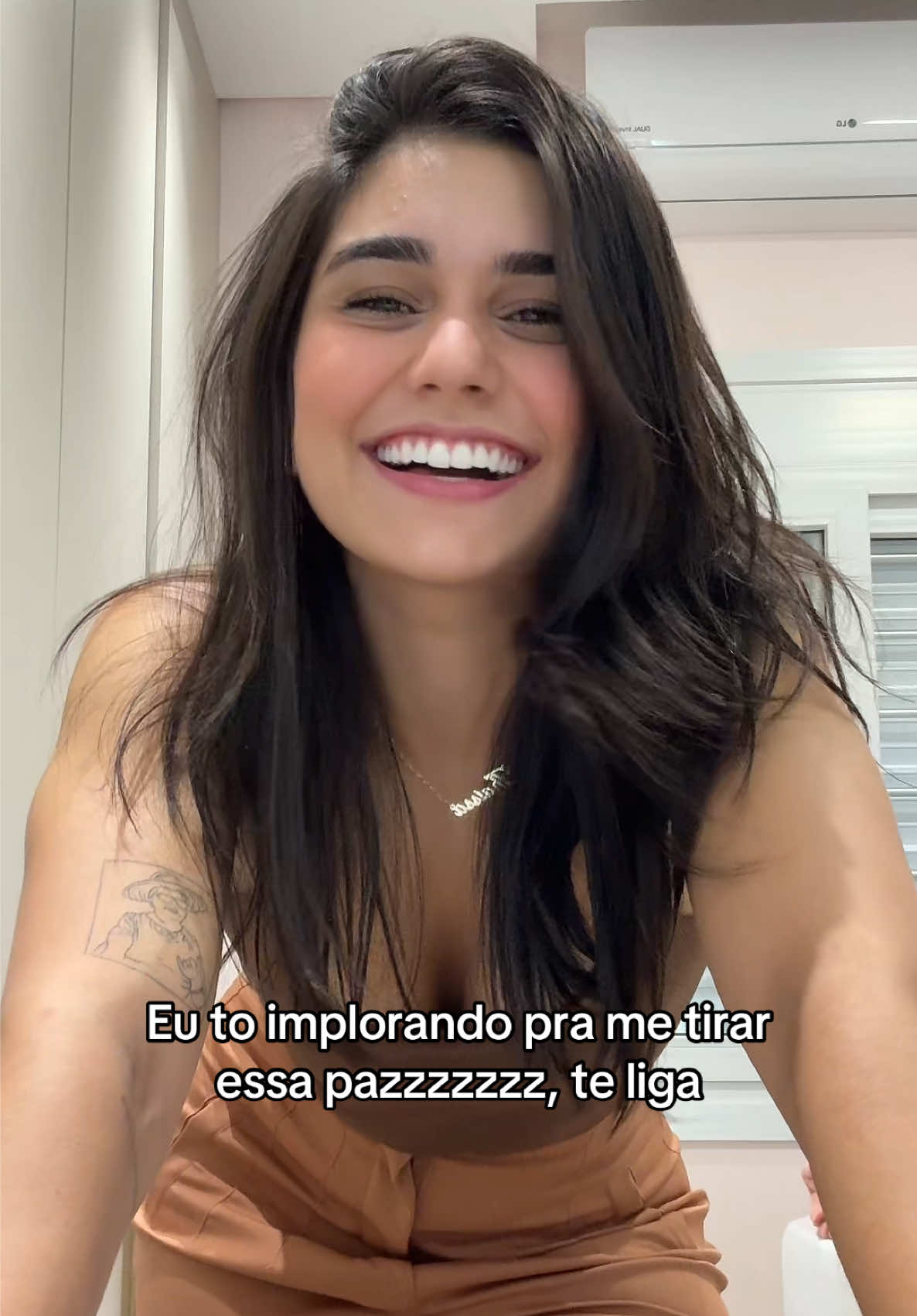 @thaissagelinger