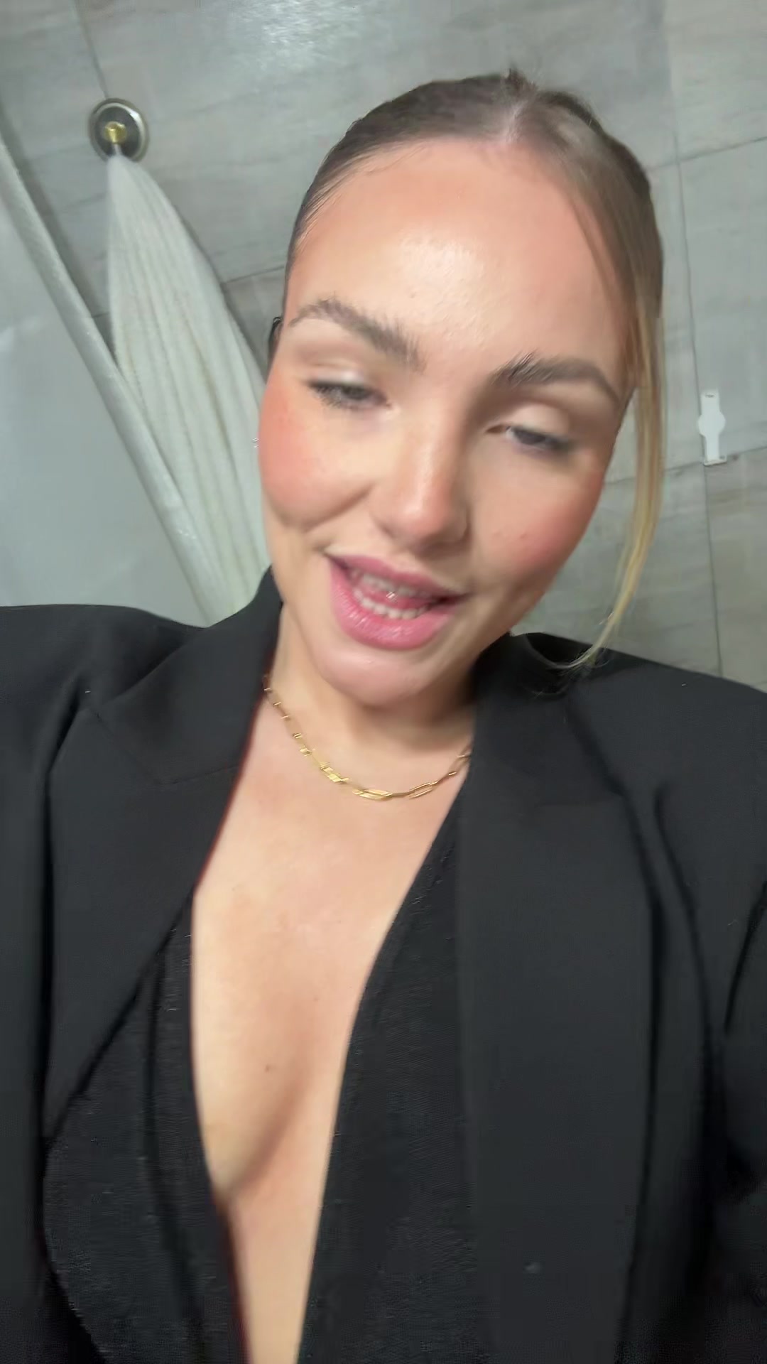 @Agostinaron