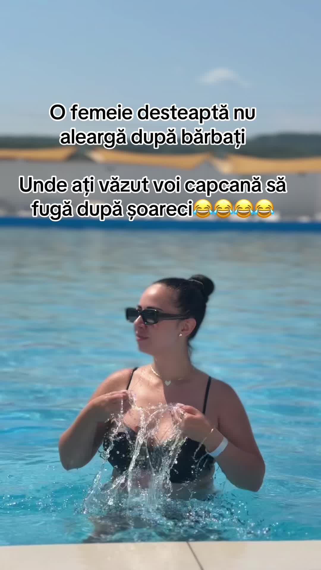 @Roxanaaa