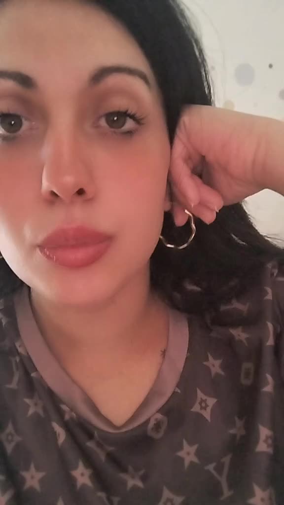 @• Rossella