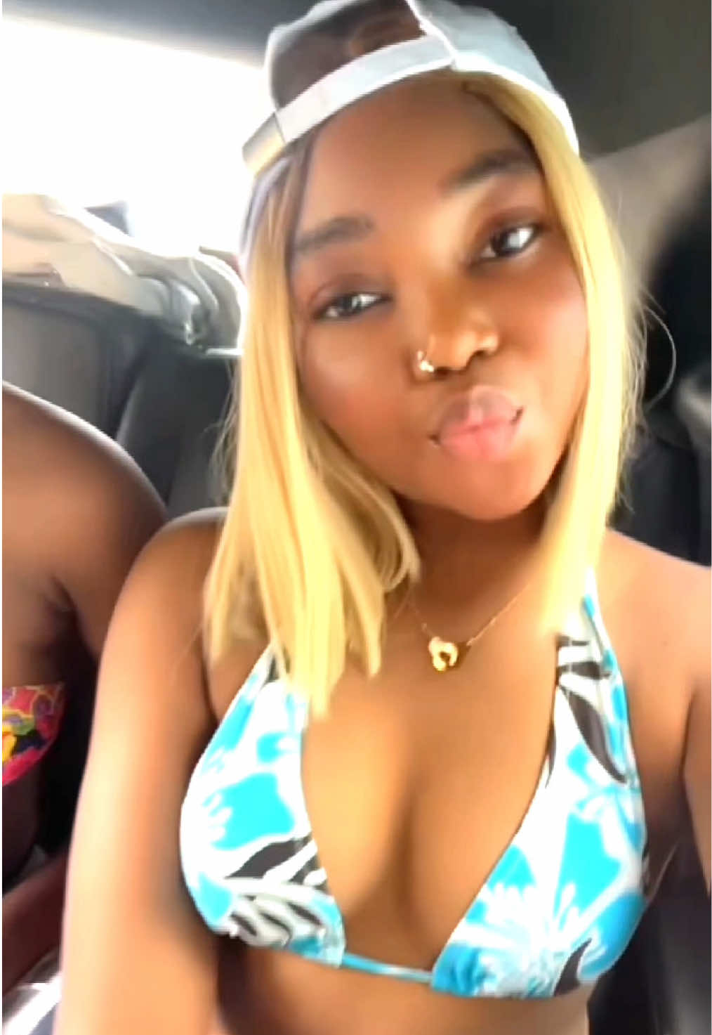 @Theyluv_vicky🌸