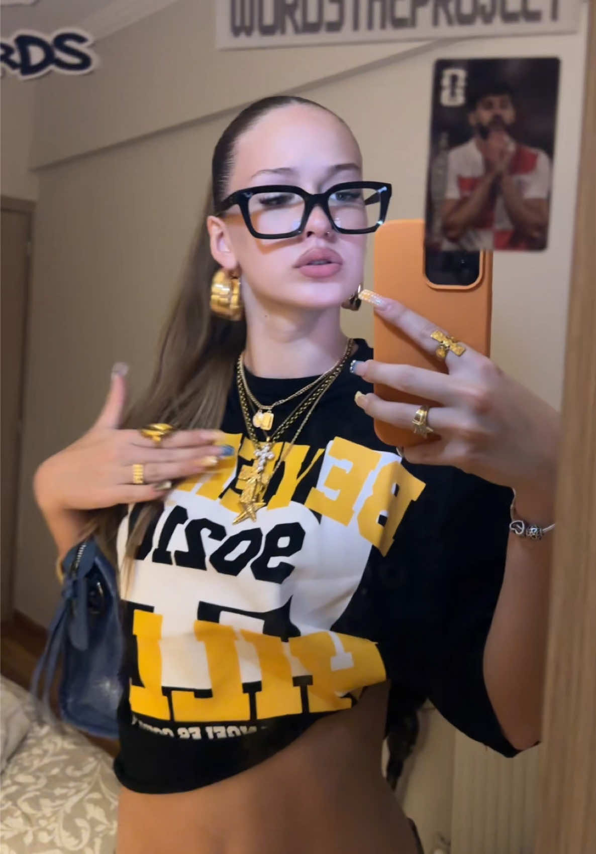 @🙋🏼♀️